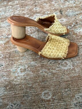 Textured Pale Yellow Woven Slide Mules with Block Heel antropología